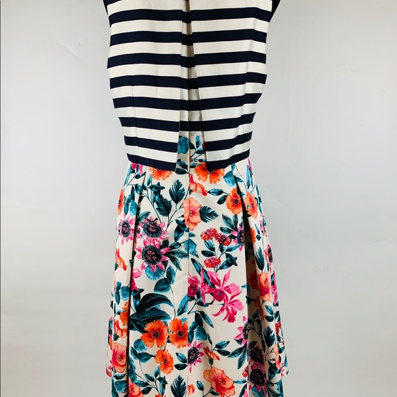 Mixed Print Popover Fit & Flare Dress w/ Pockets - Picture 4 of 8